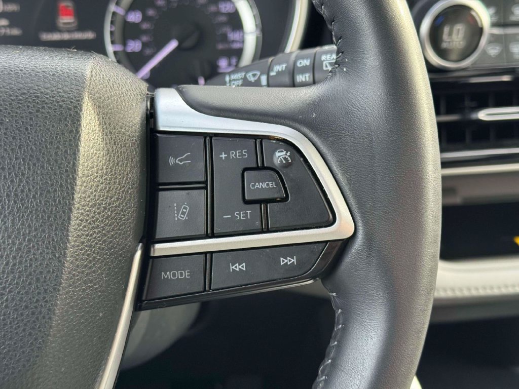 Used 2023 Toyota Highlander XLE AWD/4WD image 26