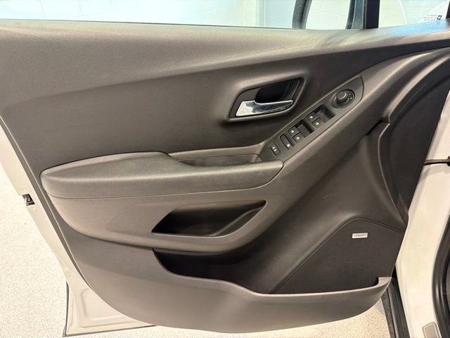 Used 2020 Chevrolet Trax Premier FWD image 14
