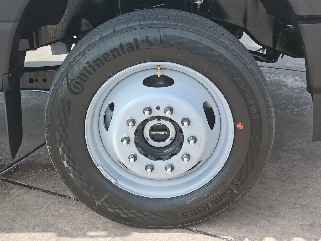 New 2026 Ford F550 4x4 Regular Cab Super Duty image 40