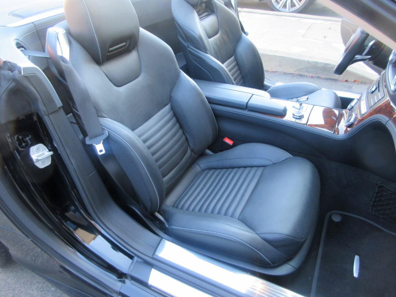 Used 2017 Mercedes-Benz SL 550 image 27