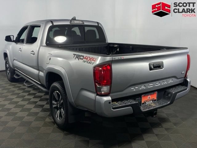 Used 2017 Toyota Tacoma TRD Sport w/ Premium & Technology Package AWD/4WD image 5