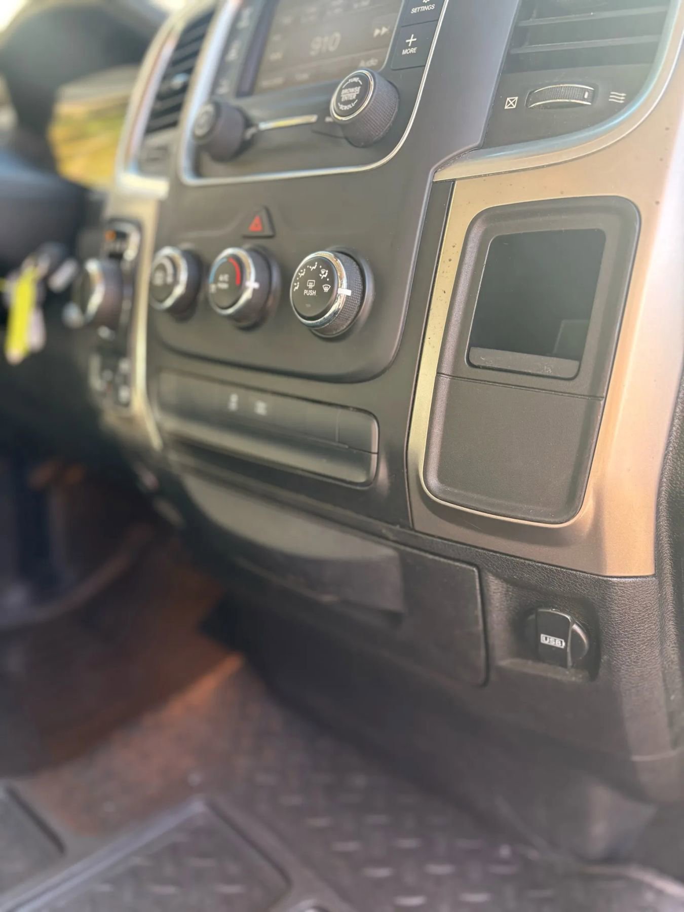 Used 2014 RAM 1500 Classic SLT image 21