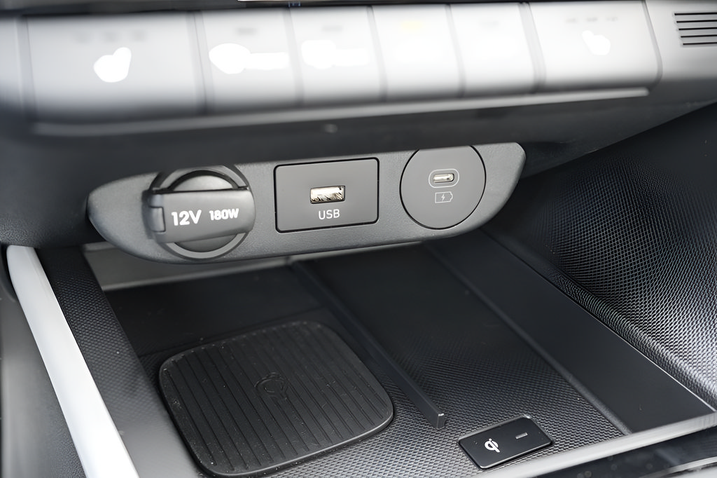 Certified 2026 Hyundai Elantra Limited FWD image 33