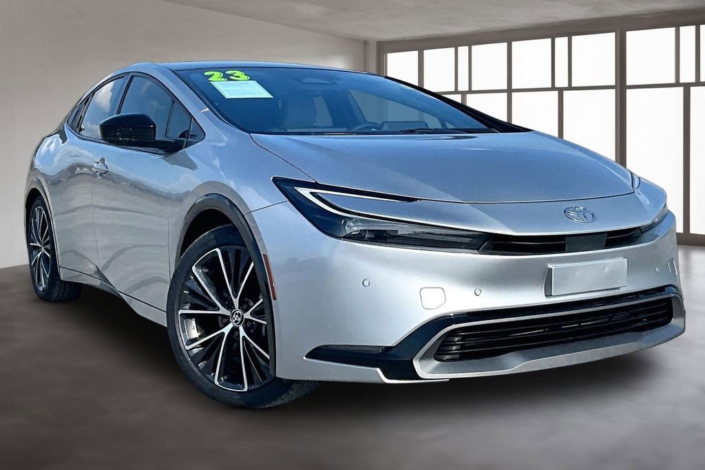 Used 2023 Toyota Prius XLE image 3