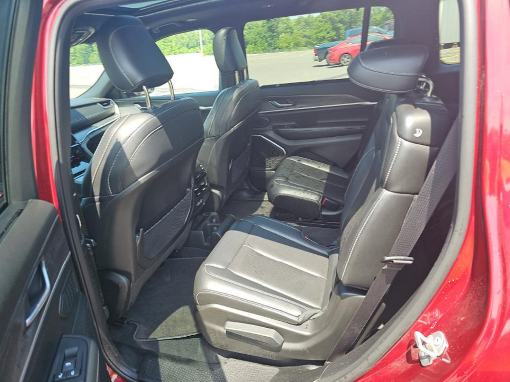 Used 2025 Jeep Grand Cherokee L Limited w/ Luxury Tech Group II AWD/4WD image 3