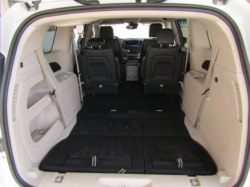 Used 2022 Chrysler Pacifica Touring-L image 34