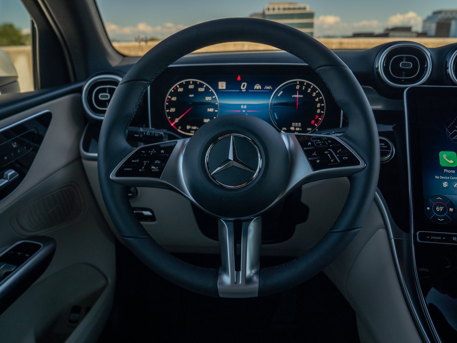 Used 2025 Mercedes-Benz GLC 350e 4MATIC w/ Driver Assistance Package image 22