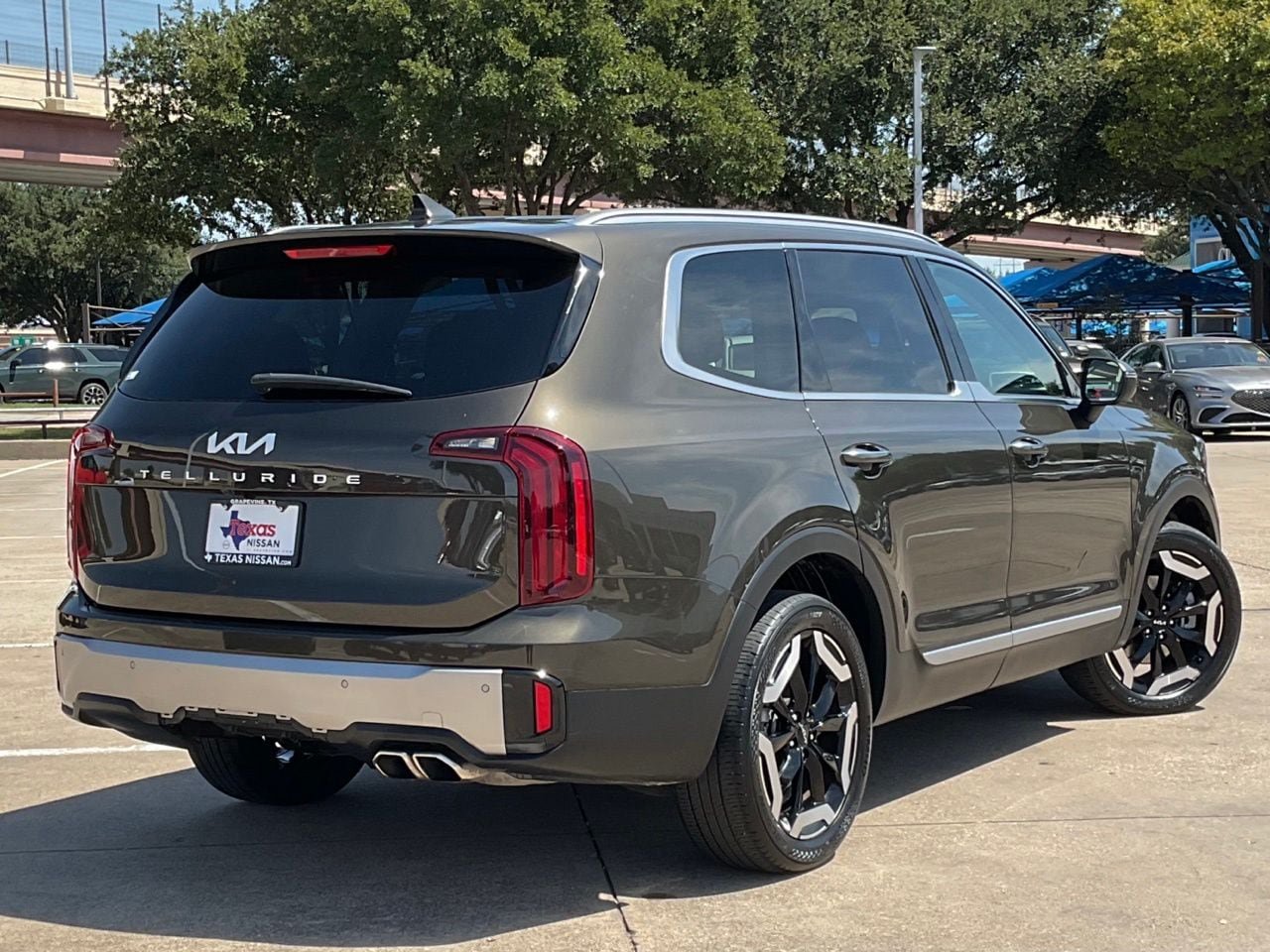 Used 2025 Kia Telluride S FWD image 4