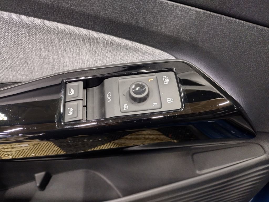 New 2025 Volkswagen ID.4 Pro image 18