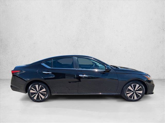Used 2022 Nissan Altima 2.5 SV FWD video 4