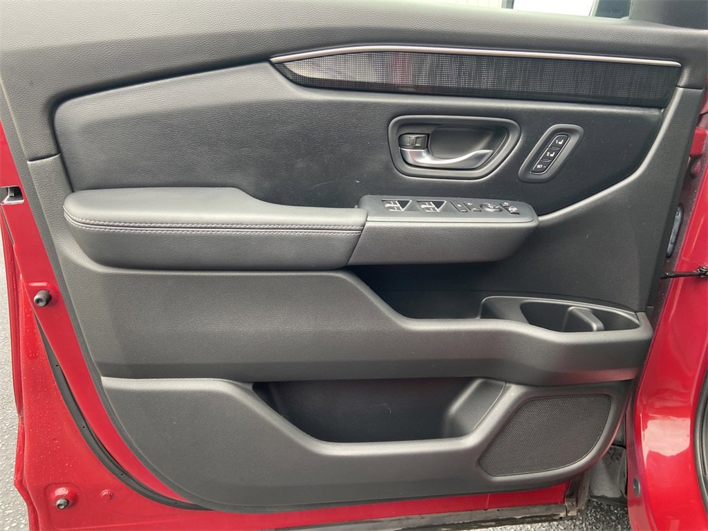 Used 2023 Honda Pilot Elite image 12