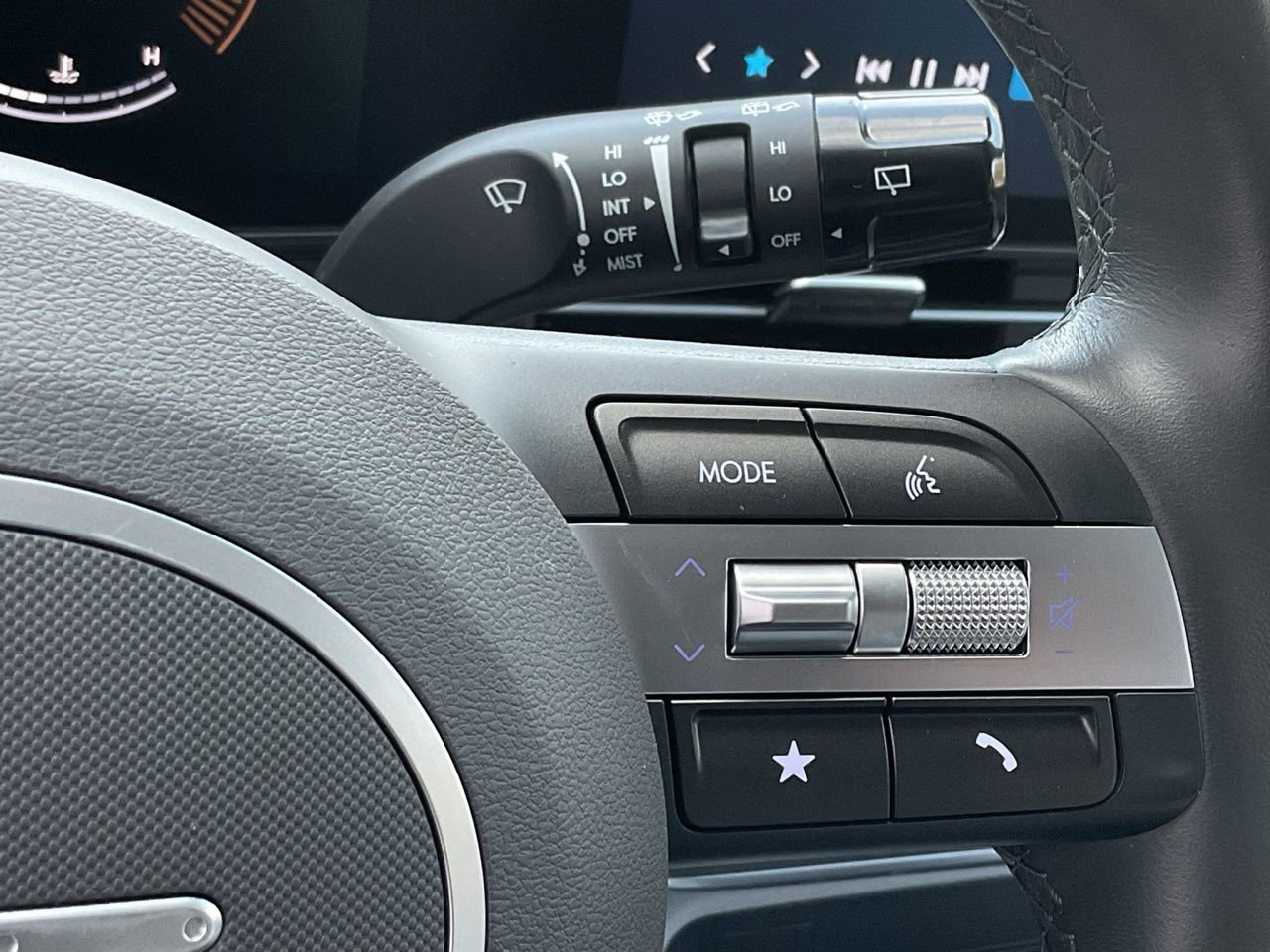 Used 2025 Hyundai Kona SEL image 24