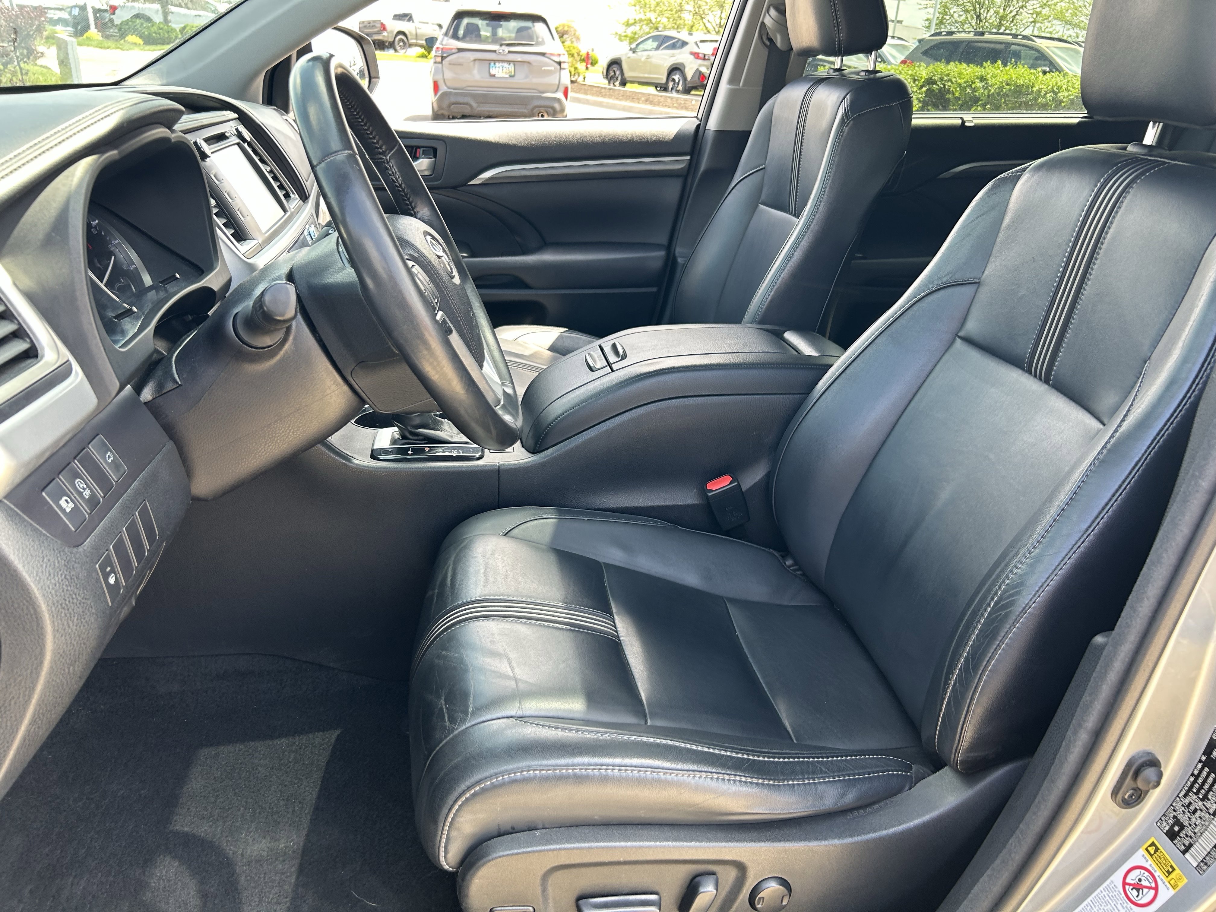 Used 2017 Toyota Highlander SE AWD/4WD image 22