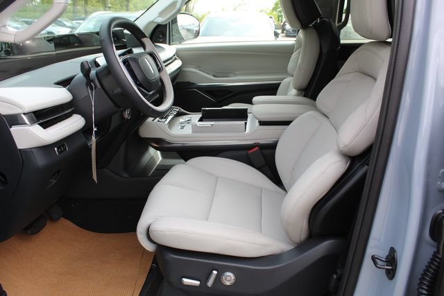 New 2026 Lincoln Navigator Reserve w/ Jet Appearance Package AWD/4WD image 12