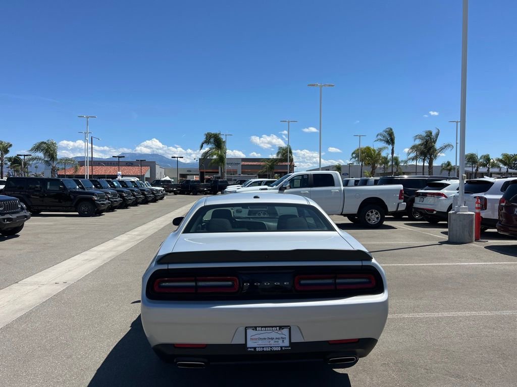 Used 2023 Dodge Challenger SXT image 7