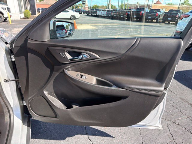 Certified 2019 Chevrolet Malibu LT w/ Leather Package FWD image 18