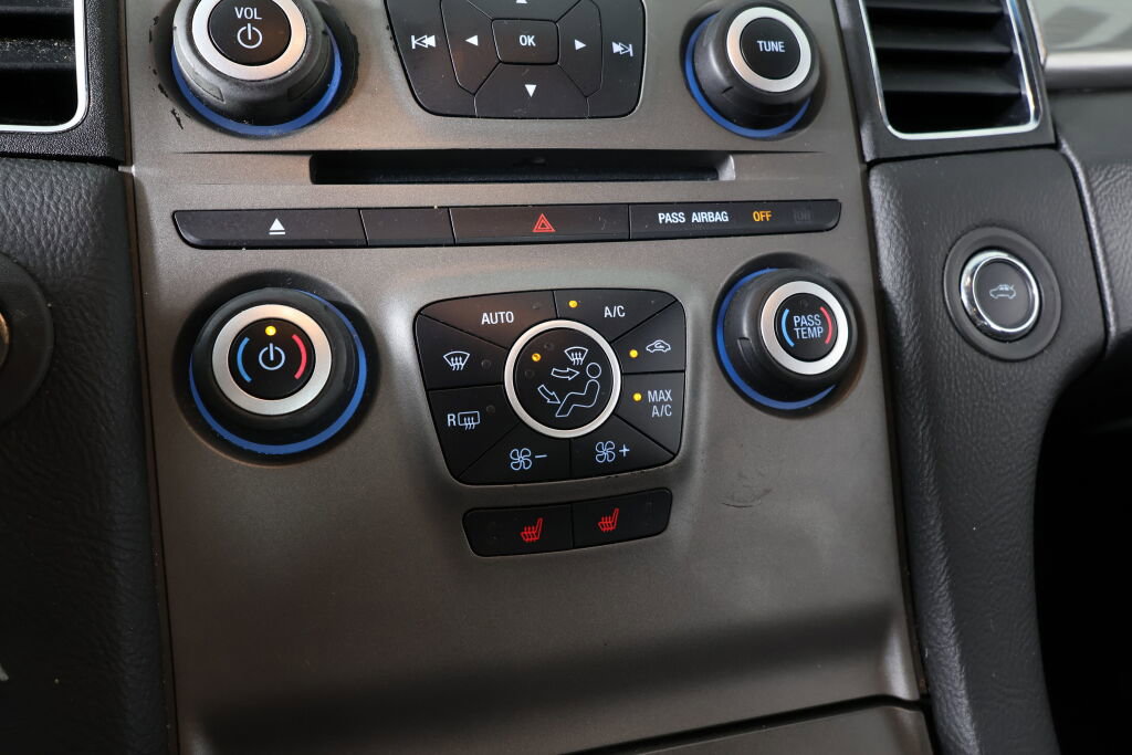 Used 2017 Ford Taurus SEL image 35