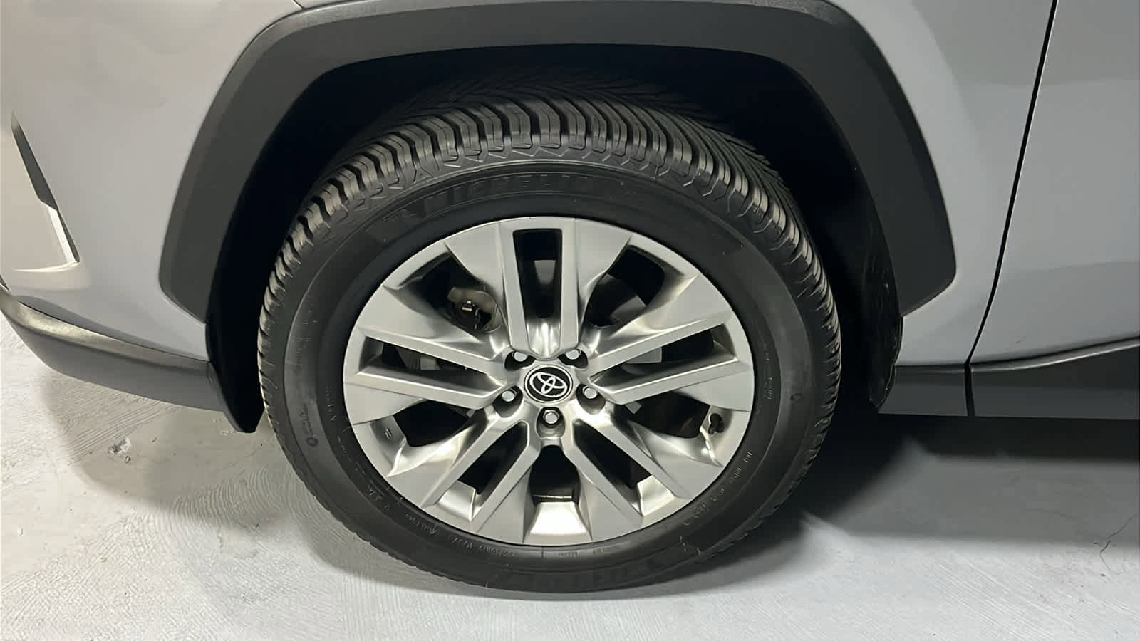 Used 2022 Toyota RAV4 XLE Premium AWD/4WD image 8