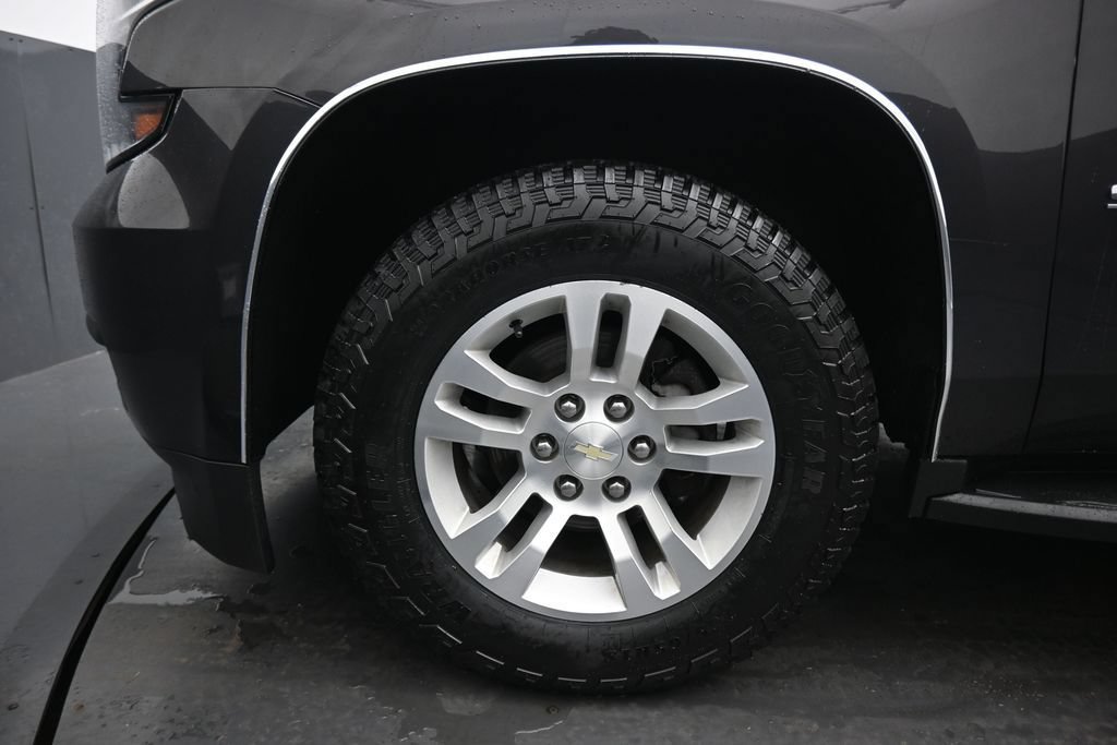 Used 2018 Chevrolet Suburban LT AWD/4WD image 63
