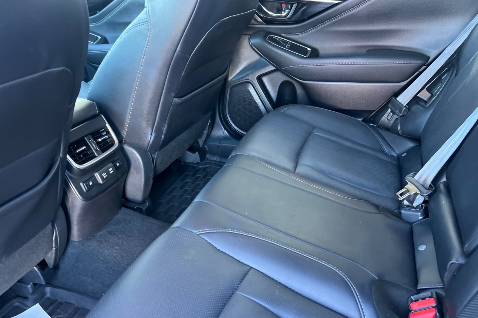 Used 2021 Subaru Outback Limited image 12