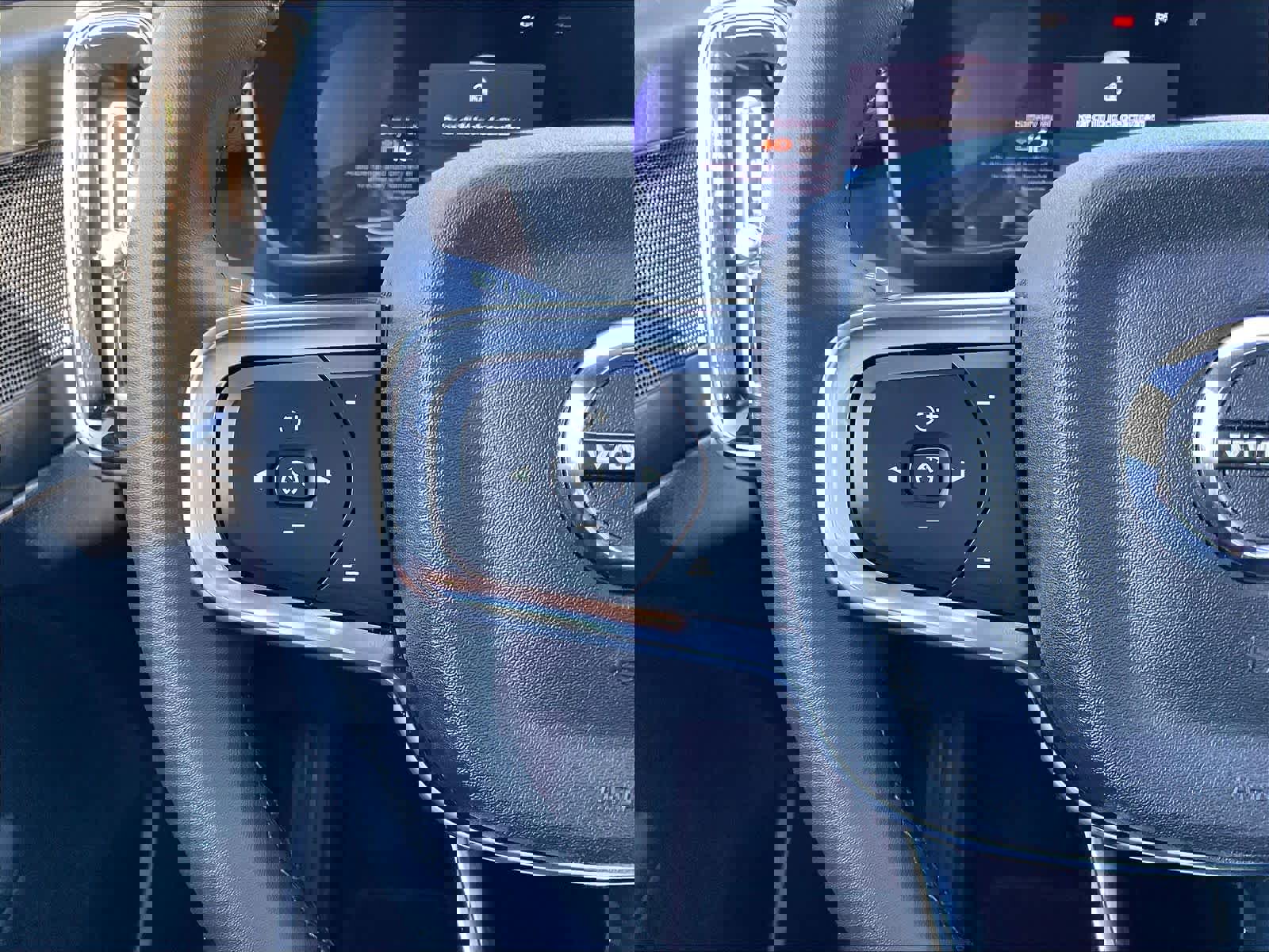 Used 2023 Volvo XC40 Recharge Plus image 21