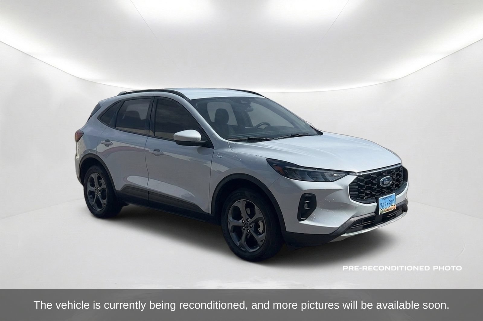 Used 2025 Ford Escape ST-Line Select AWD/4WD image 3