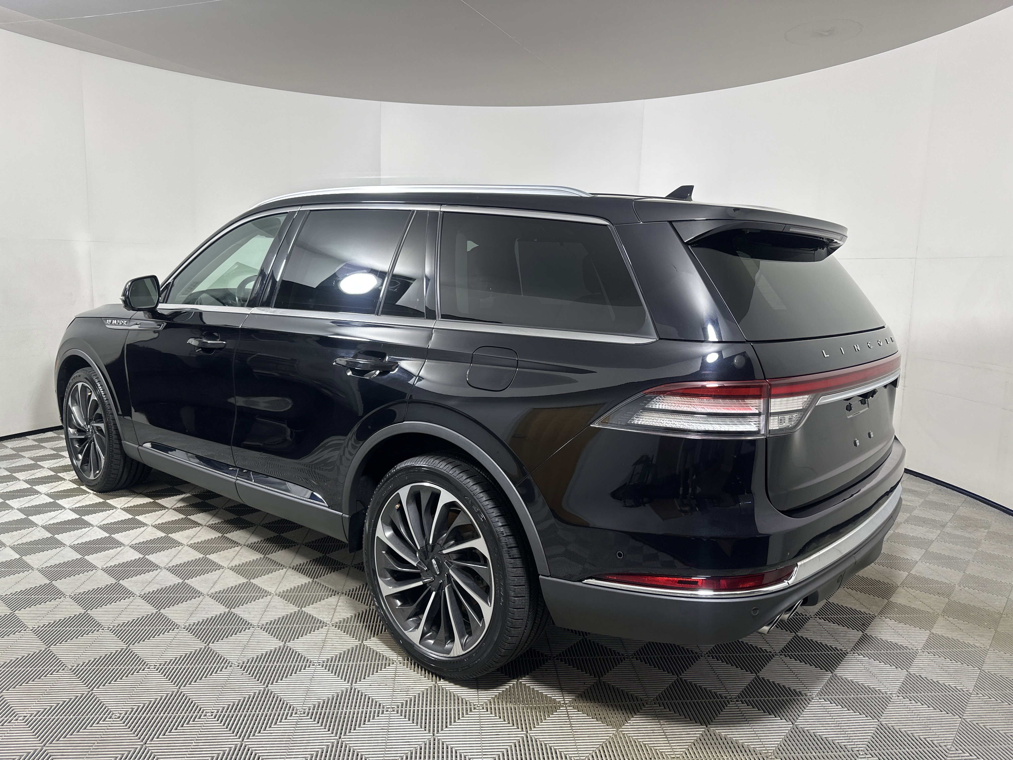 Used 2020 Lincoln Aviator Reserve w/ Equipment Group 202A image 5