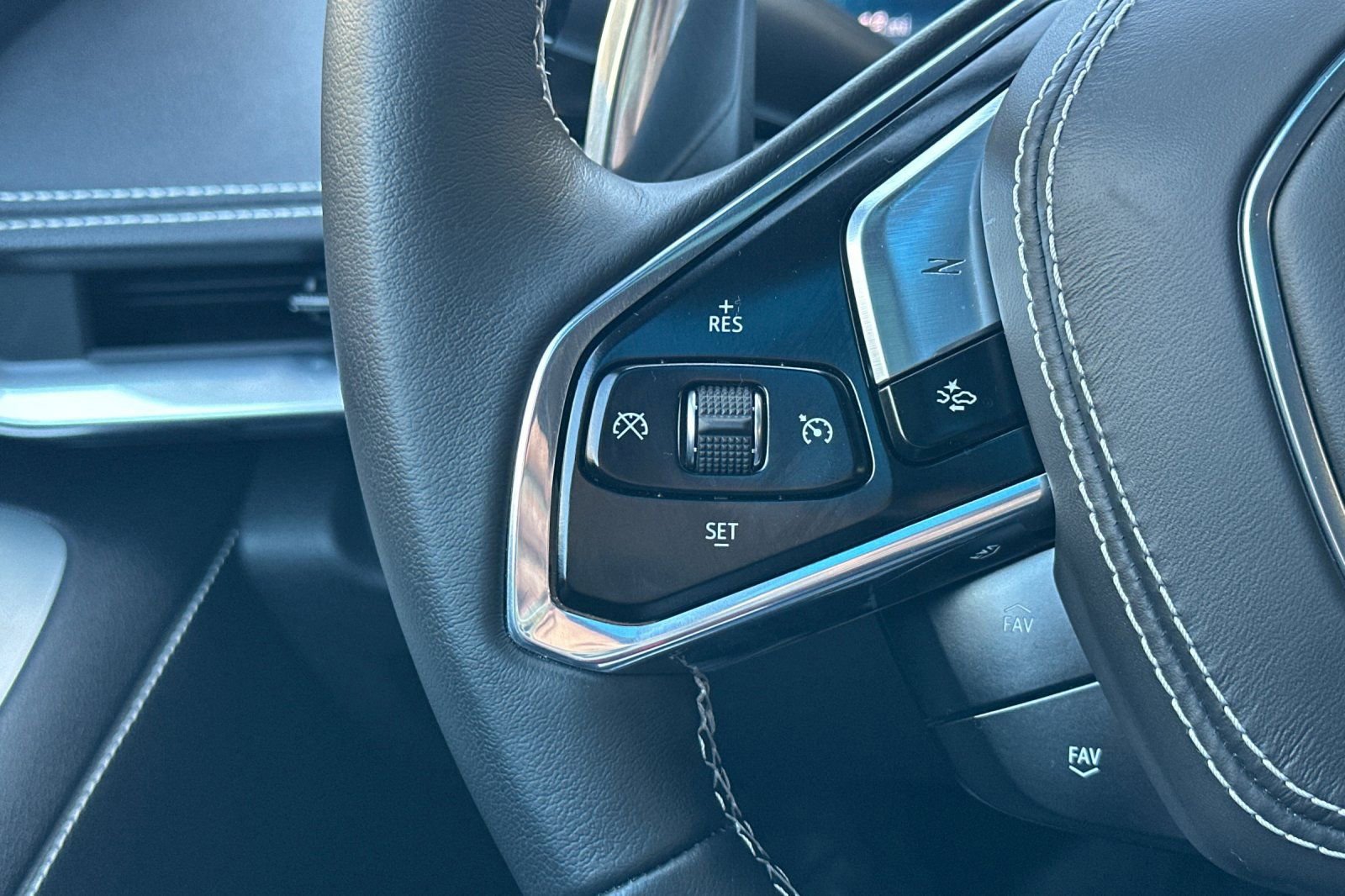 Certified 2025 Chevrolet Corvette Stingray Coupe w/ 1LT image 29