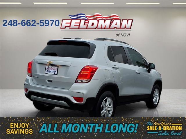 Used 2022 Chevrolet Trax LT w/ LT Convenience Package image 6
