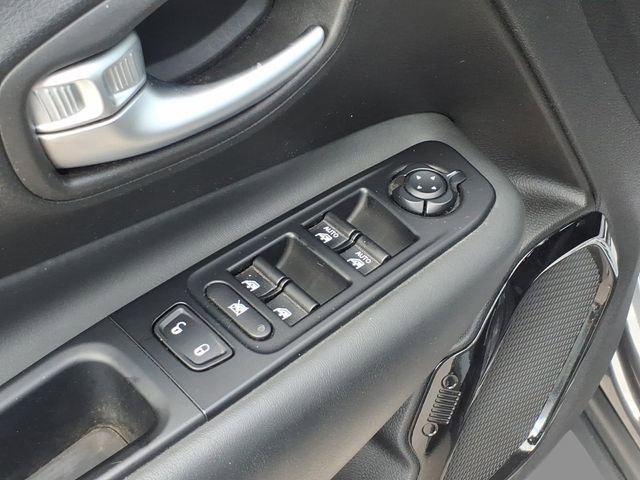 Used 2020 Jeep Renegade Altitude AWD/4WD image 17