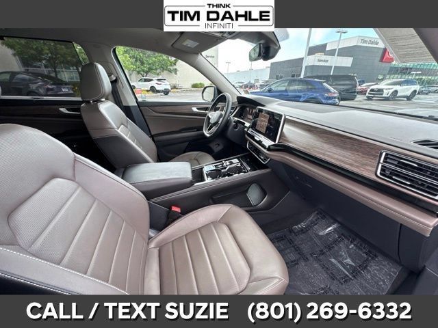Used 2025 Volkswagen Atlas SEL AWD/4WD image 24