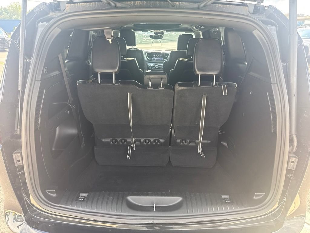 Used 2025 Chrysler Pacifica Limited FWD image 19