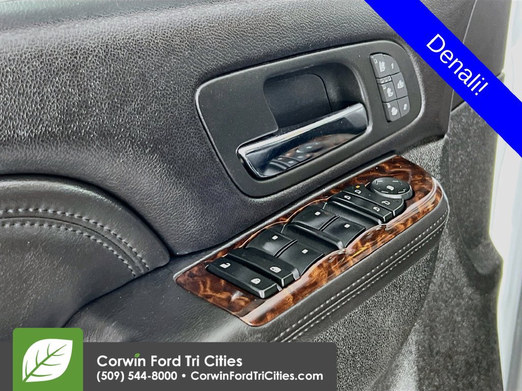 Used 2012 GMC Yukon Denali AWD/4WD image 11