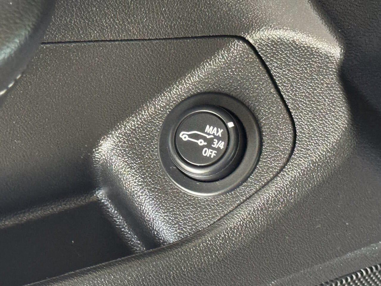 Used 2023 GMC Terrain SLT w/ Tech Package FWD image 24