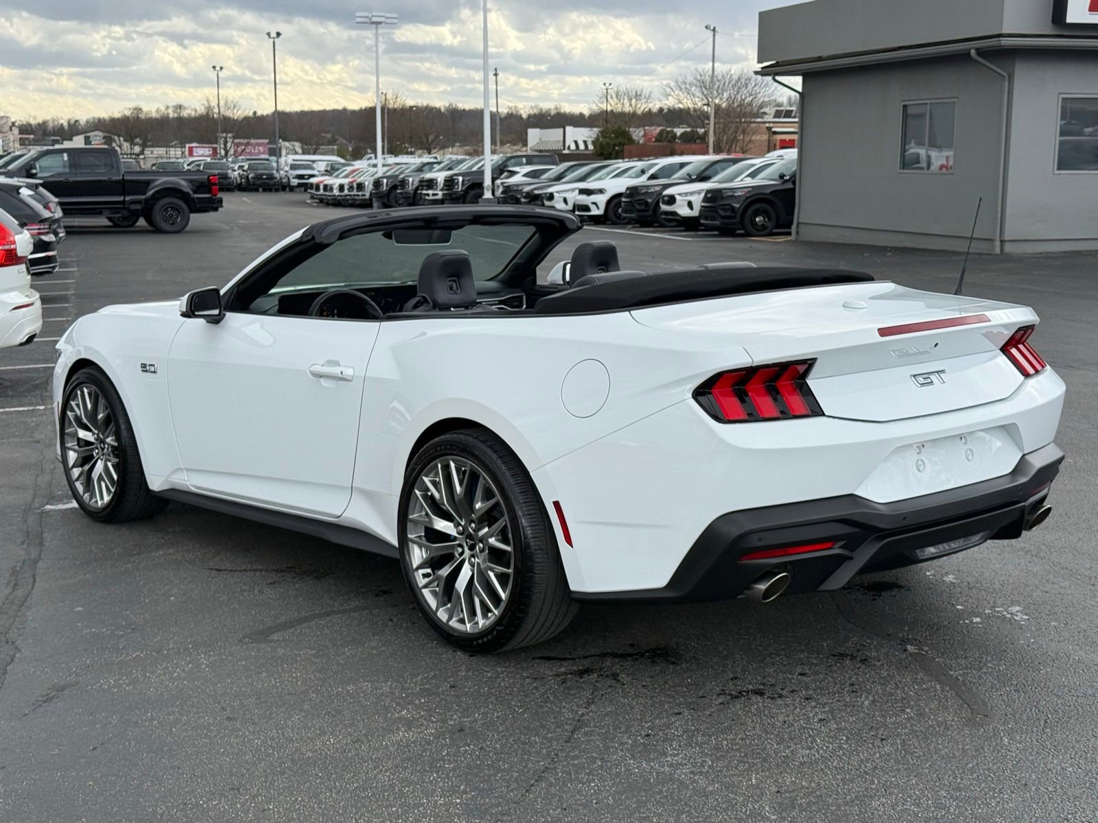 Used 2024 Ford Mustang GT Premium image 5