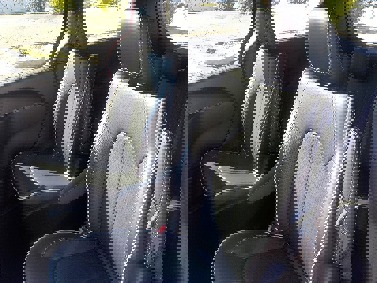 Used 2025 Chrysler Pacifica Premium image 17