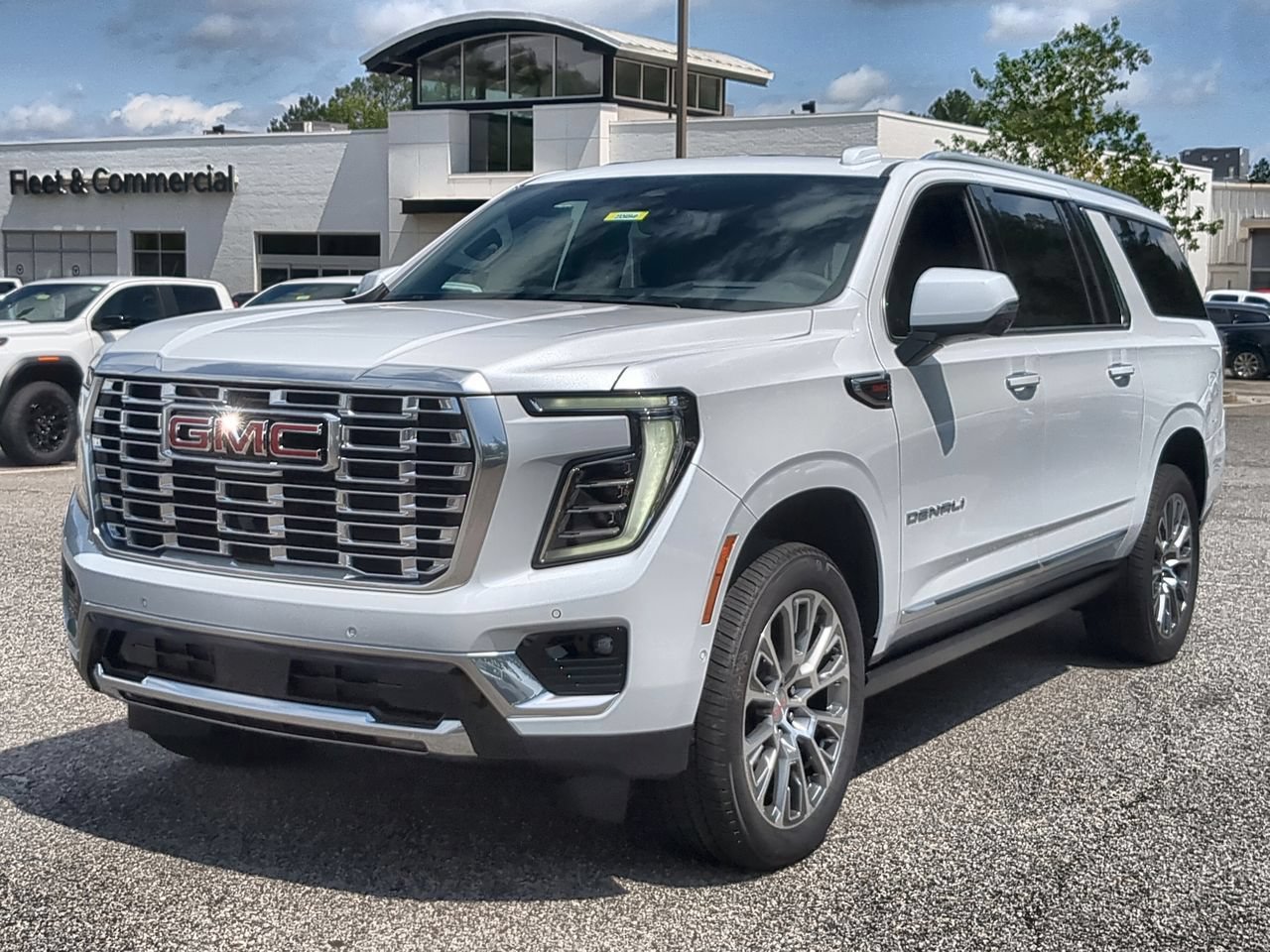 New 2026 GMC Yukon XL Denali w/ Denali Reserve Package AWD/4WD image 4
