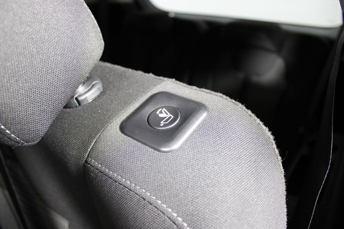Used 2025 Kia Sorento LX image 25