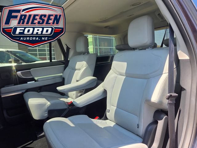 Used 2025 Ford Expedition Platinum w/ Driver's Package AWD/4WD image 25