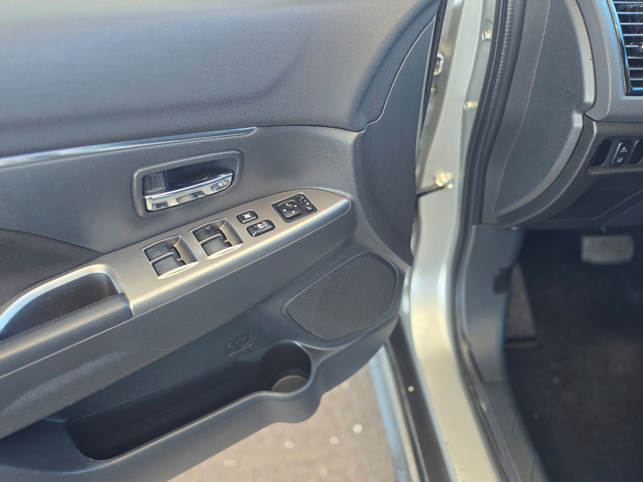 Used 2020 Mitsubishi Outlander Sport SE AWD/4WD image 12