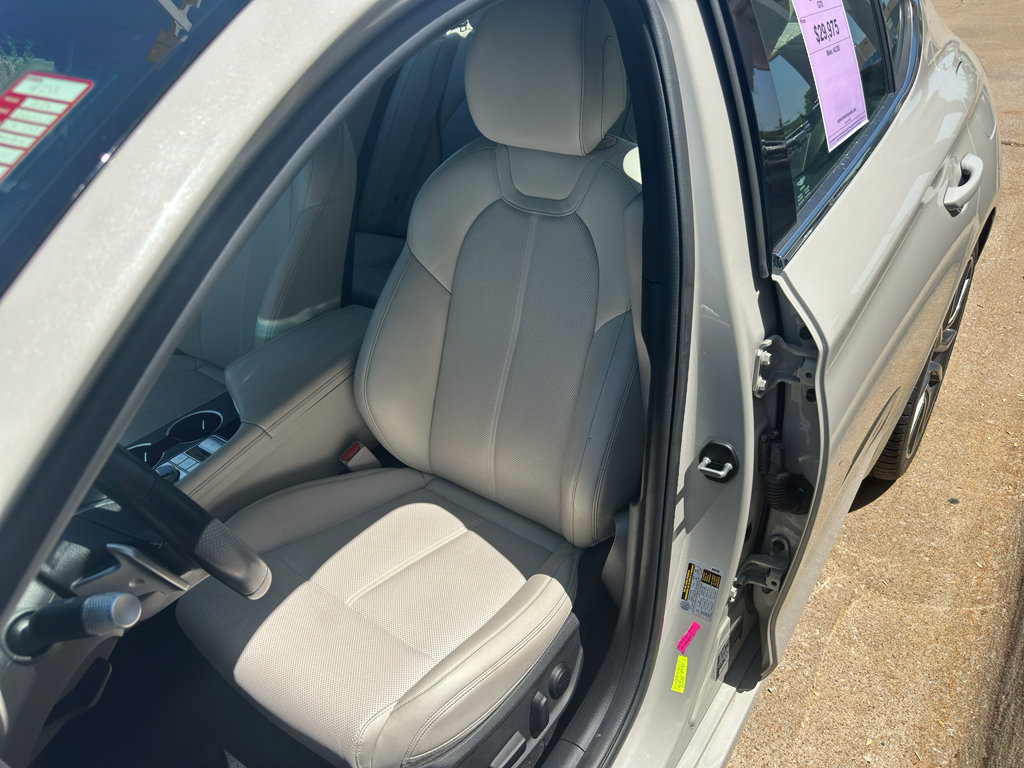 Used 2025 Genesis G70 2.5T RWD image 27