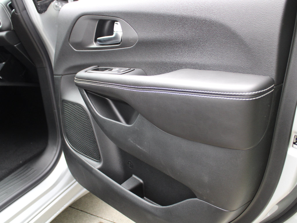 New 2026 Chrysler Pacifica Select image 24