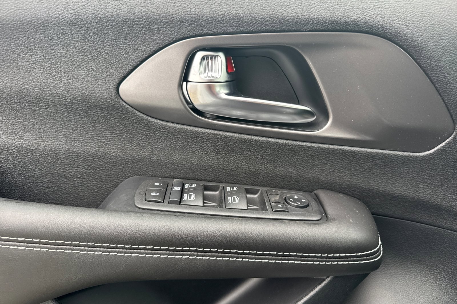 New 2026 Chrysler Voyager LX image 10