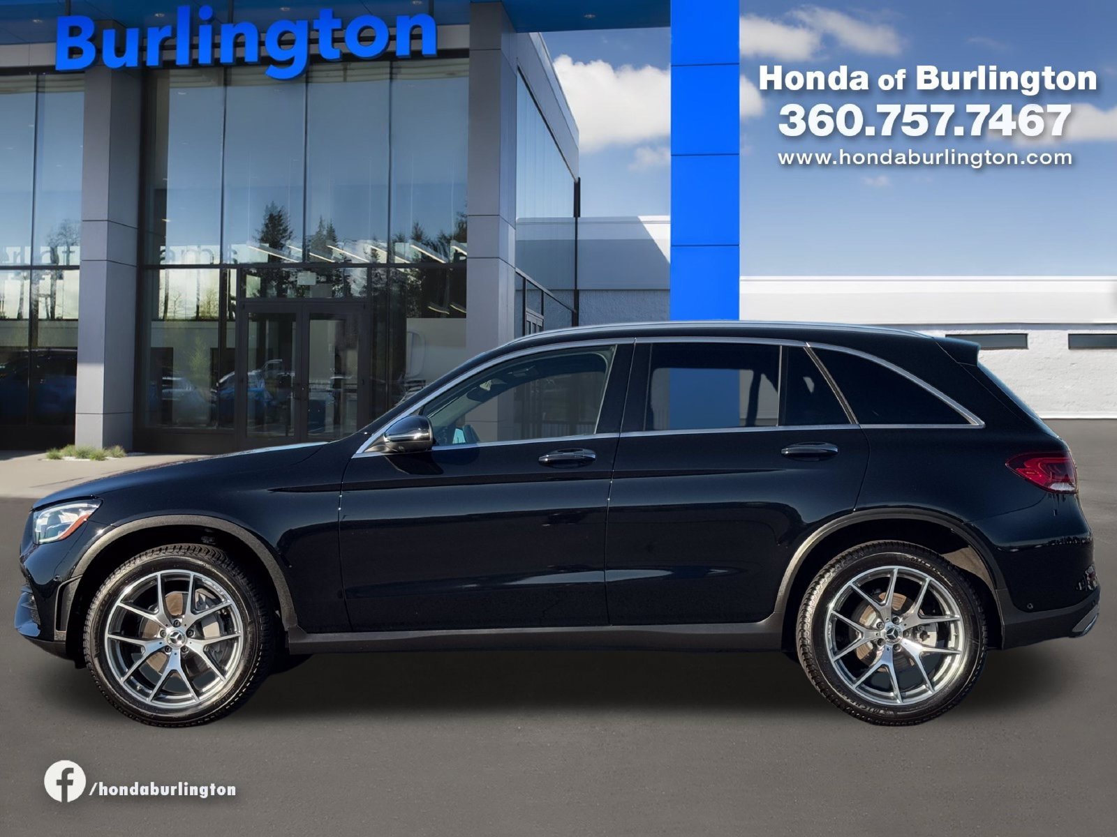 Used 2021 Mercedes-Benz GLC 300 4MATIC image 3