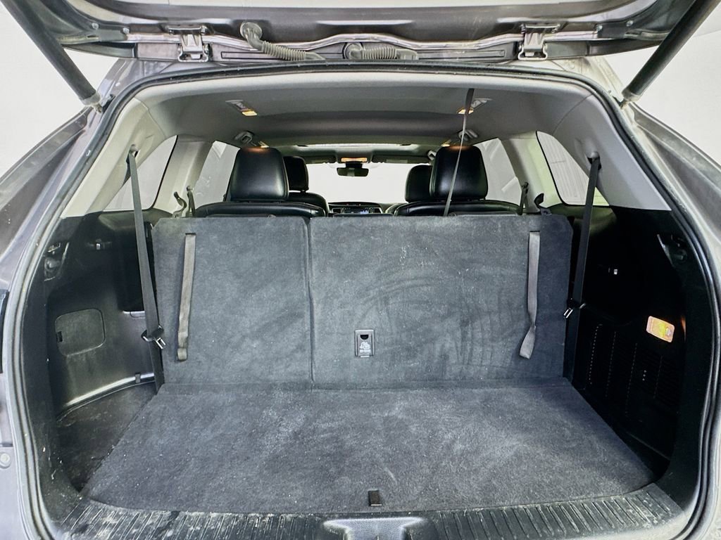 Used 2018 Toyota Highlander XLE AWD/4WD image 33