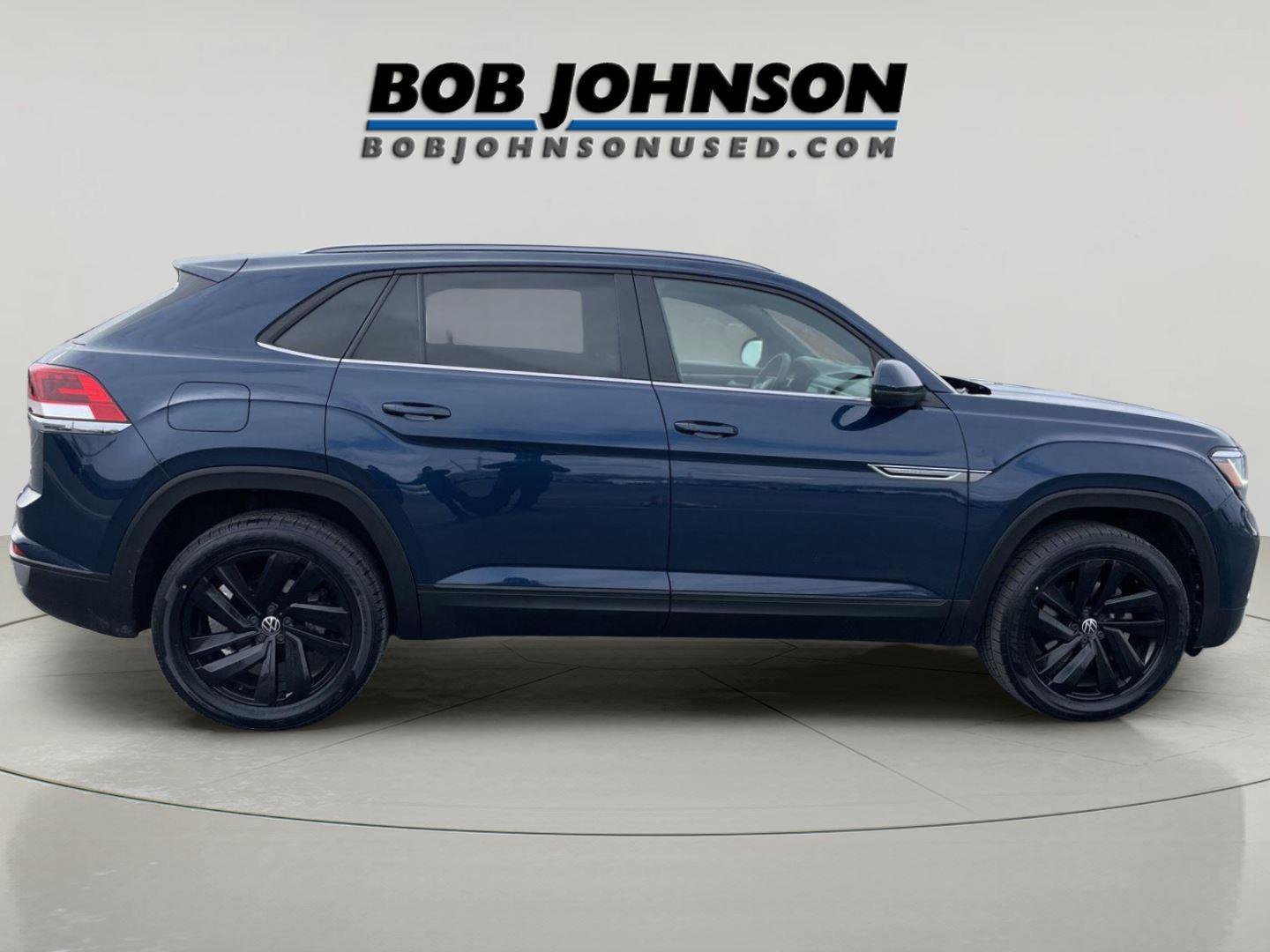 Used 2022 Volkswagen Atlas Cross Sport SE w/ Panoramic Sunroof Package image 2