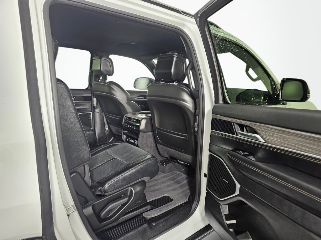 Used 2024 Jeep Wagoneer Series II AWD/4WD image 36