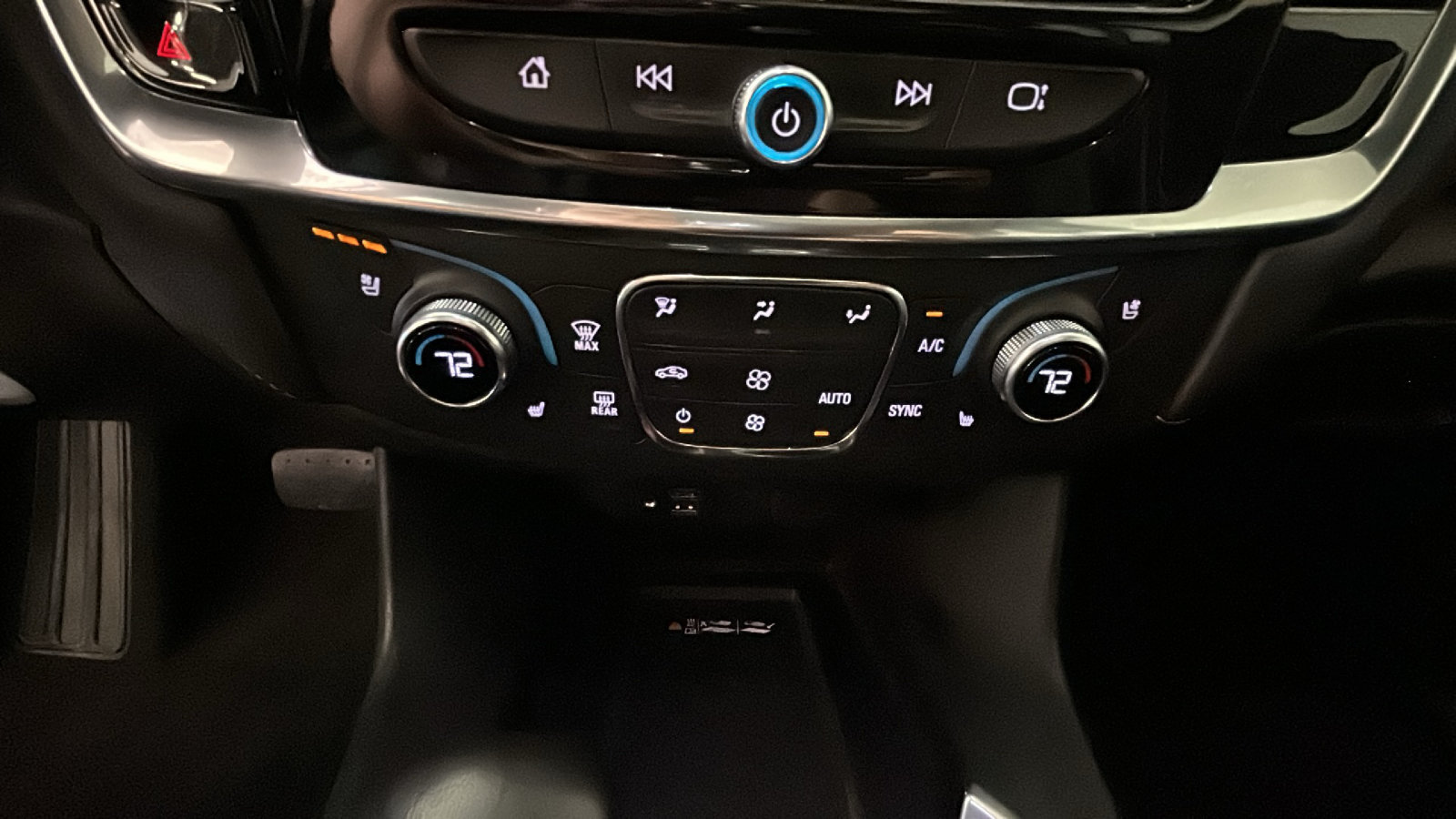 Used 2021 Chevrolet Traverse Premier w/ Redline Edition AWD/4WD image 25