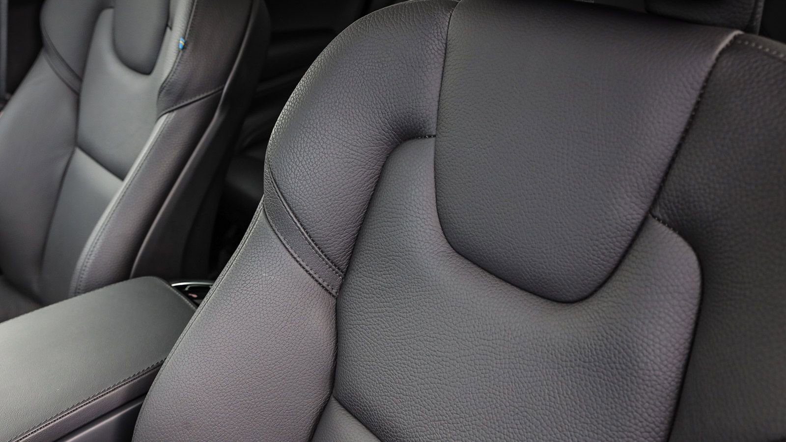 Used 2025 Volvo XC90 B6 Plus image 21