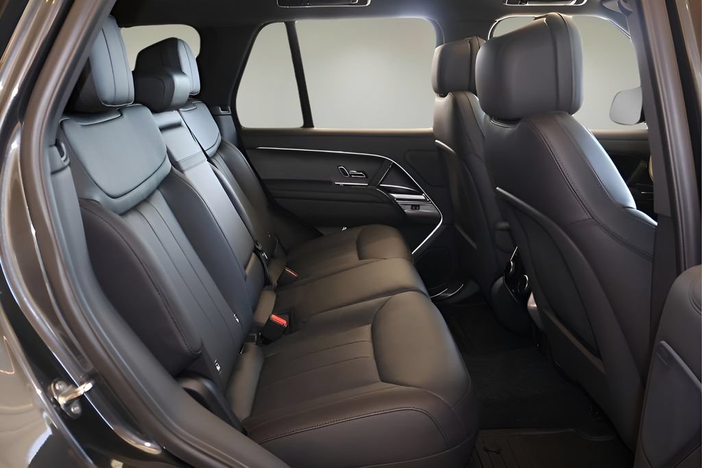 New 2025 Land Rover Range Rover SE AWD/4WD image 13